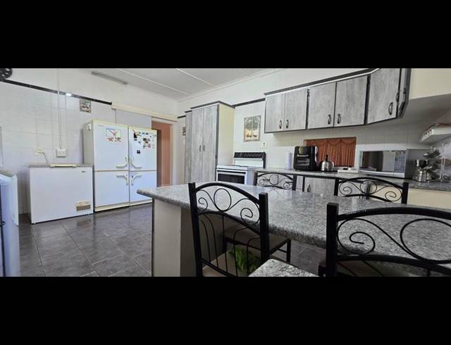 4 BEDROOM HOUSE FOR SALE IN LINCOLN MEADE